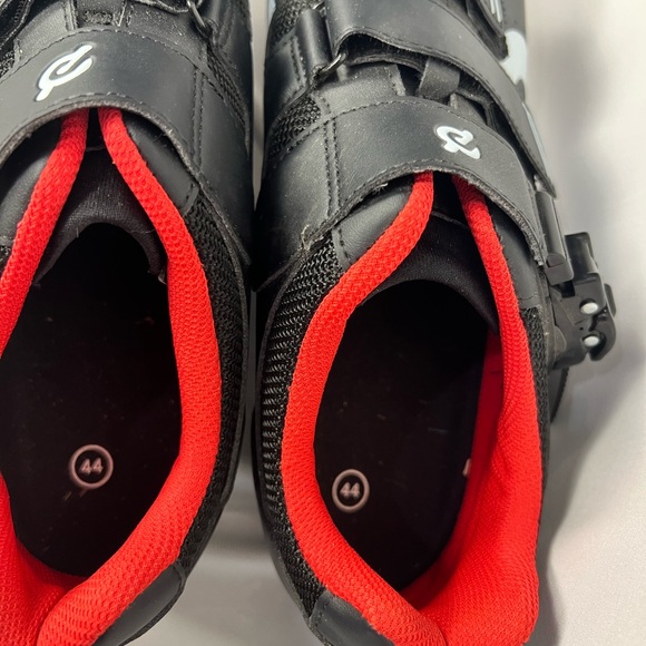 Peloton Black White Cycling Shoes with Red Cleat Accent - Picture 3 of 12